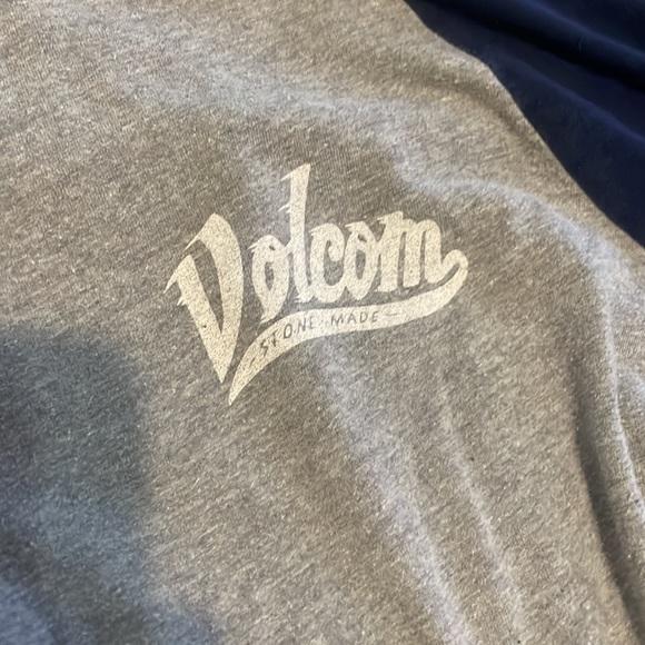 Volcom 3/4 baseball shirt size XL super soft hardly worn - Picture 3 of 3